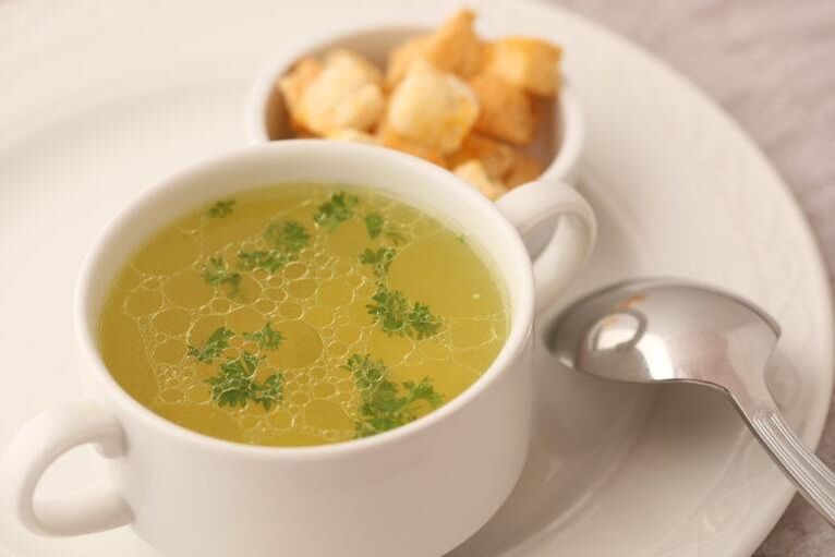 Piščančjo juho lahko uživate ves tretji dan diete s 6 cvetnimi listi. 