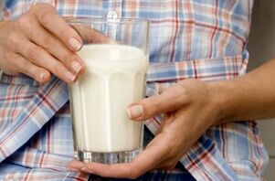 Deklica izgubi težo na kefirju